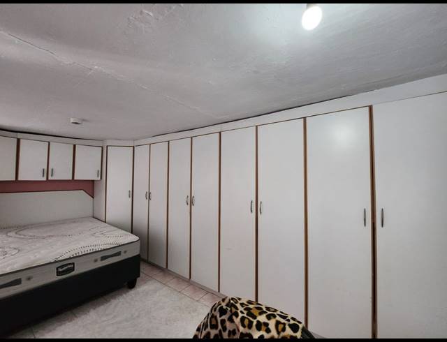 5 BEDROOM HOUSE FOR SALE IN MONTFORD